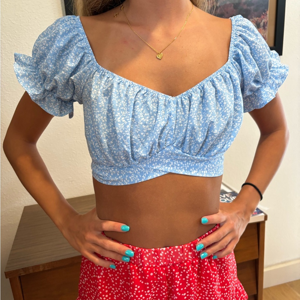 Floral puff sleeve crop top medium